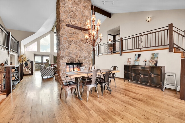 Photo - 1177 Hyland Dr House