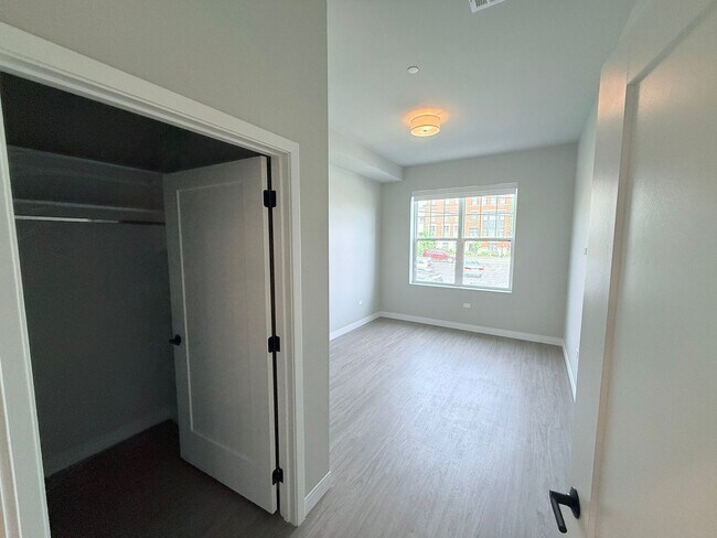 Building Photo - 464 Glenwood Ave