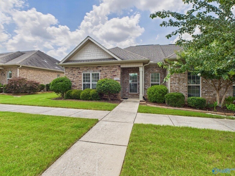 Foto principal - 413 White Petal St SW