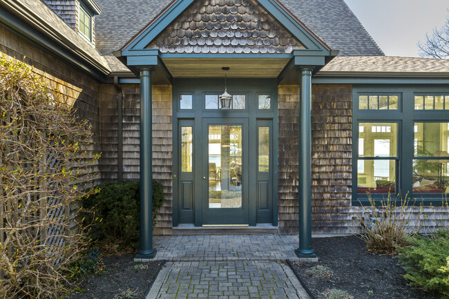 Foto del edificio - 876 Shore Rd