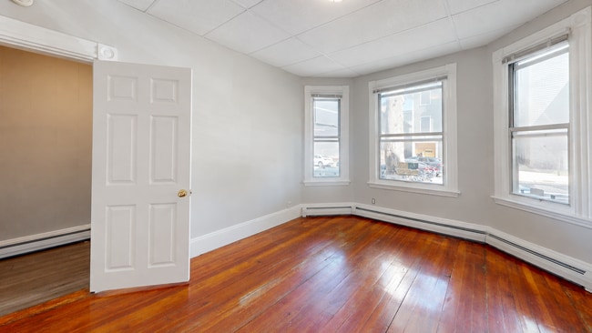 Building Photo - 346 Chelsea St