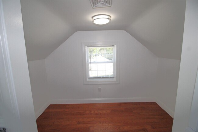 Building Photo - 96 Walnut Ln