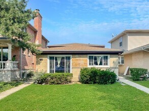Building Photo - 9109 Parkside Ave