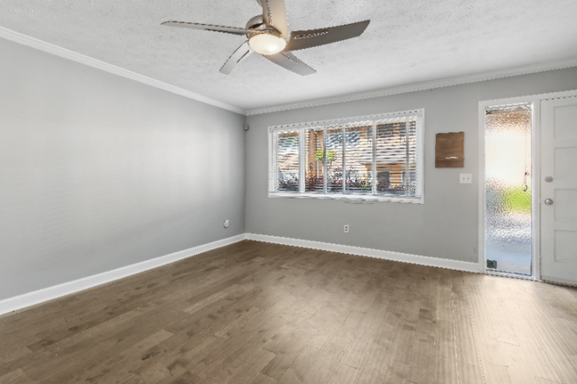 Building Photo - 120 Biscayne Dr NW