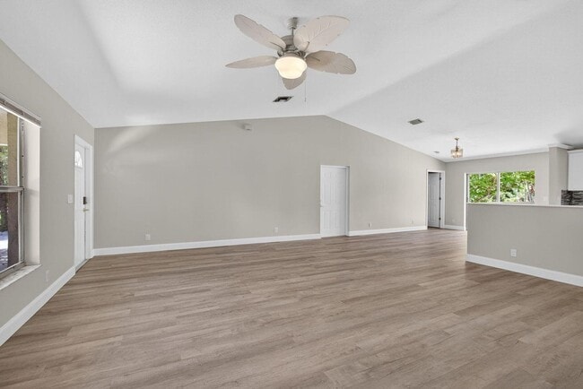 Foto del edificio - 16971 Mayfair Dr E