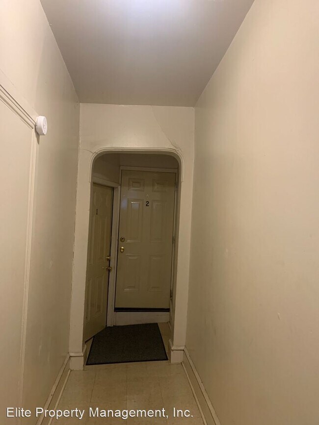 Building Photo - 2 br, 1 bath House - 441 W. Princess St. A...