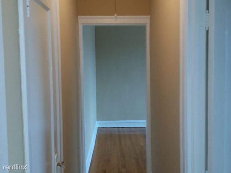 Building Photo - 1 br, 1 bath Apartment - 2352 E 70th St