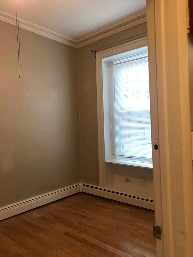 Living room - 2719 Brown St