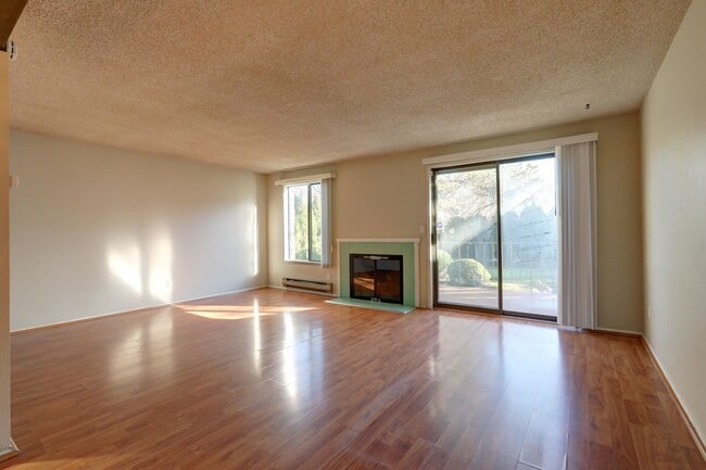 Building Photo - Very Nice 2 Bedroom Kent Valley Townhome, Great Location!