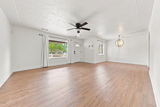 Foto del edificio - 3/1 Charmer in the Garden Tract - Dog Friendly