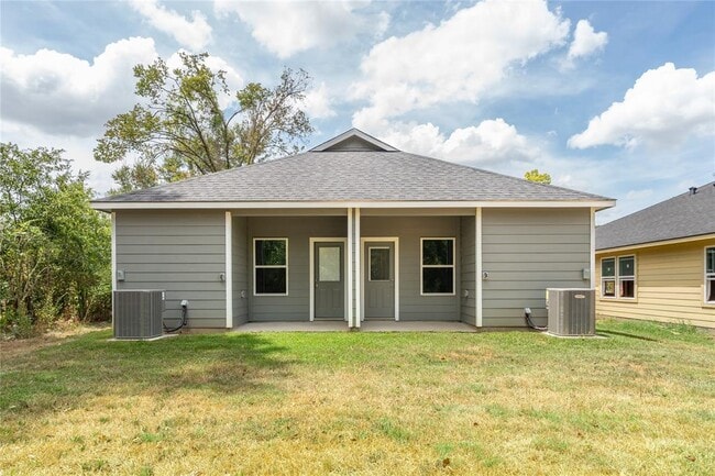 Building Photo - 310 S 12th St