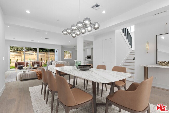 Foto del edificio - 2806 Barry Ave