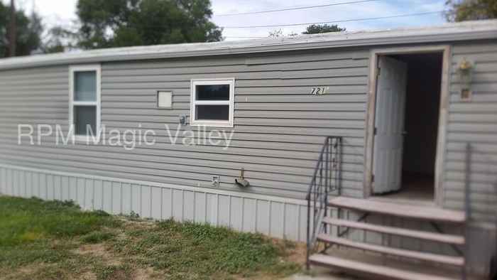 Primary Photo - 721 1/2 Adell Ave