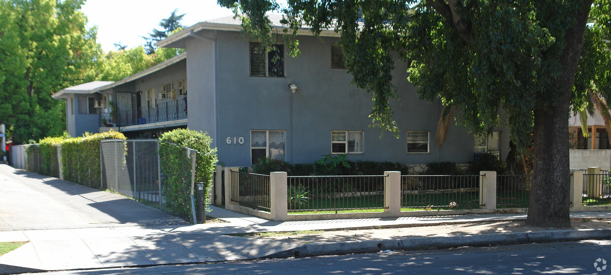 Primary Photo - 610 N Oakland Ave