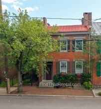 Building Photo - 136 W Pomfret St