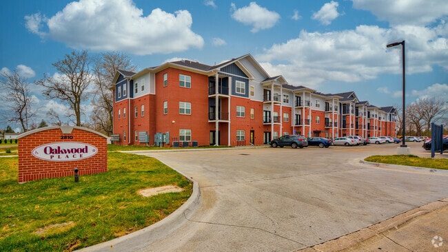 Building Photo - Oakwood Place