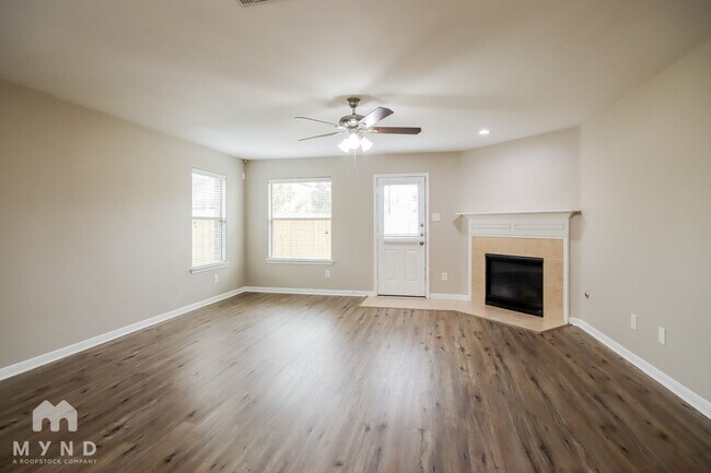 Foto del edificio - 2706 Sandberry Dr