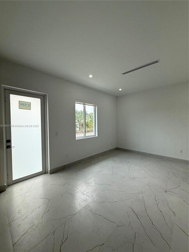 Foto del edificio - 18405 SW 104th St