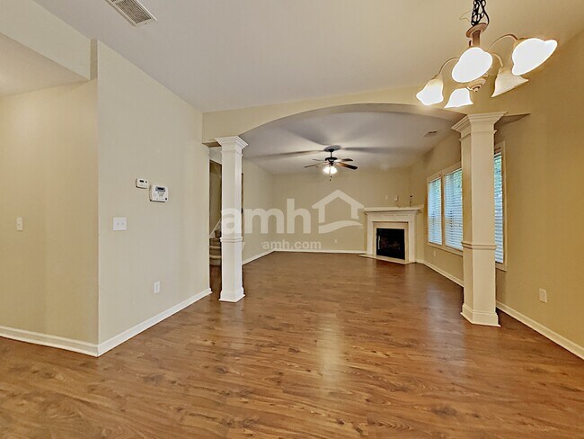 Building Photo - 243 Ascott Ln