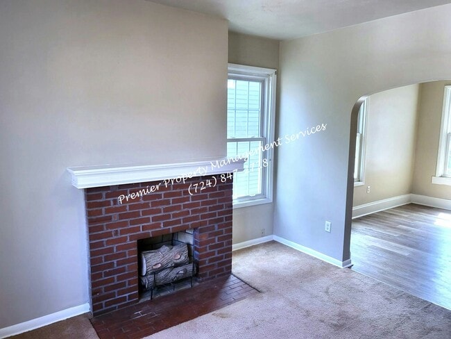 Building Photo - 709 Maplewood Ave