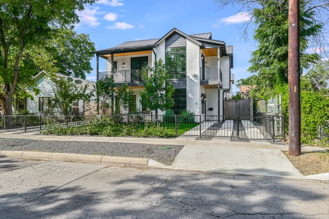 Photo - 310 Lavaca St (San Antonio, TX) Townhome