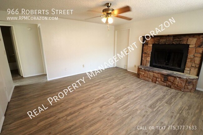 Foto del edificio - Cozy Two Bedroom, Two Bathroom Duplex Near...
