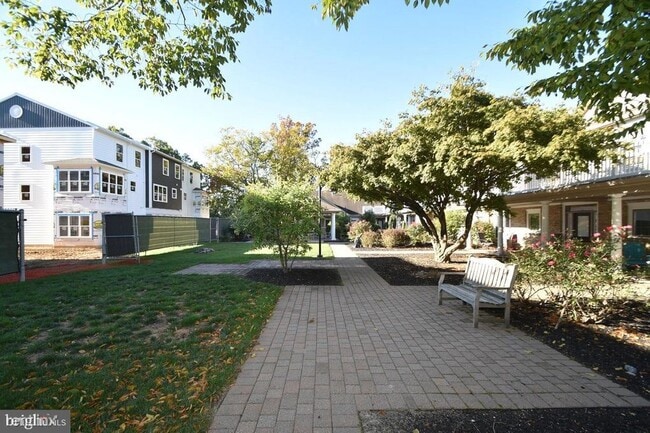 Building Photo - 3 br, 2.5 bath Townhome - 124 High Pointe ...