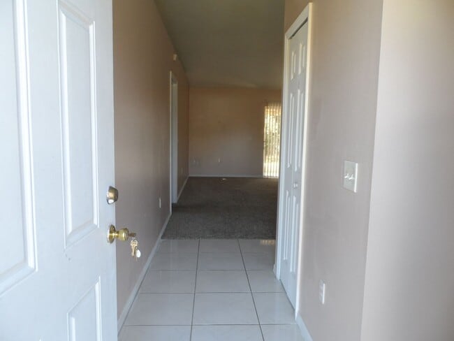 Building Photo - JUST LISTED 3 BEDROOM 2 BATH HOME