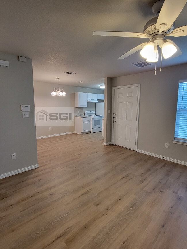 Building Photo - 3602 Mandy Dr