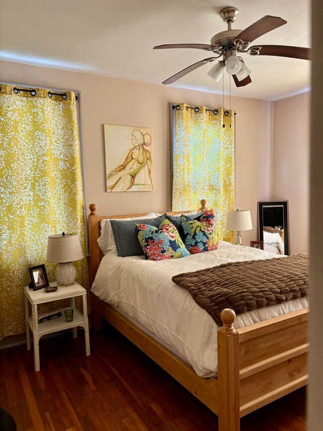 Dormitorio trasero - 1302 E Victory Dr