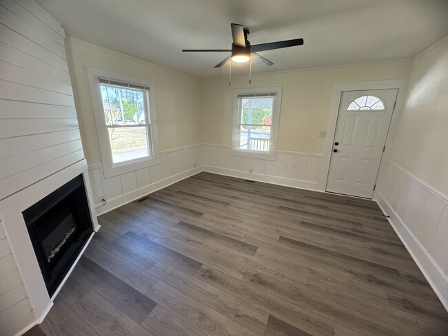 Foto del edificio - 5326 Masonboro Loop Rd