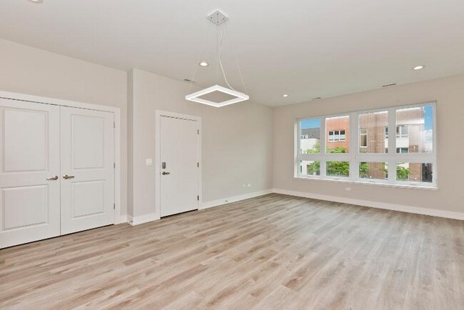 Building Photo - 2725 N Ashland Ave
