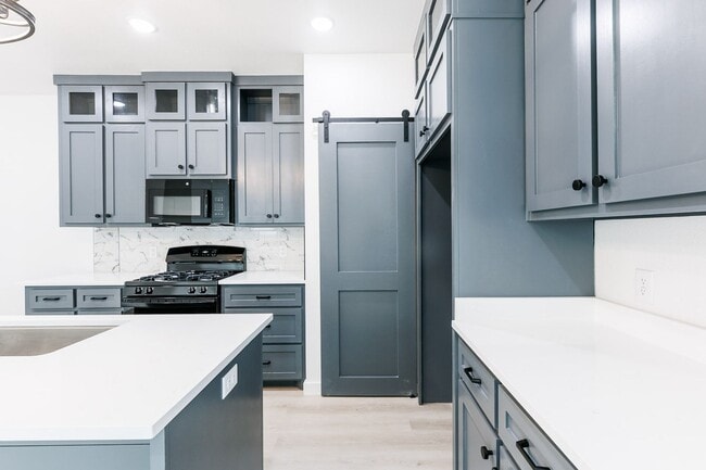 Foto del edificio - 1704 Elkhart Ave