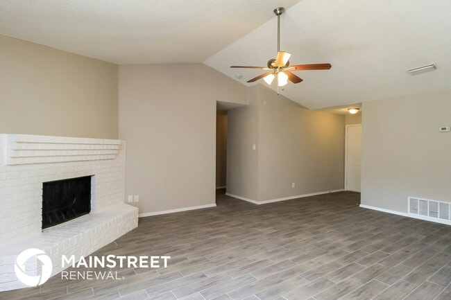 Building Photo - 6637 N Park Dr