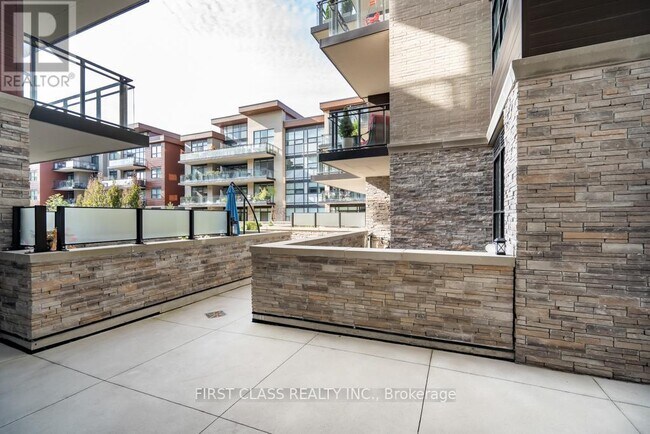 Photo du bâtiment - 1575 Lakeshore Rd W