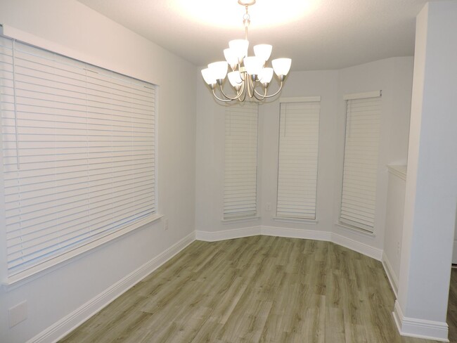 Foto del edificio - Almost New Home!