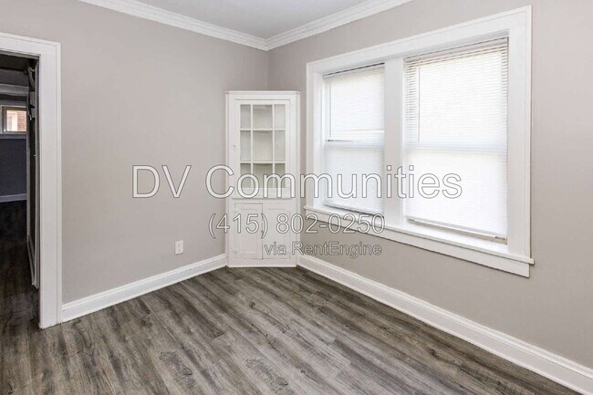 Foto del edificio - 2988 S Moreland Blvd