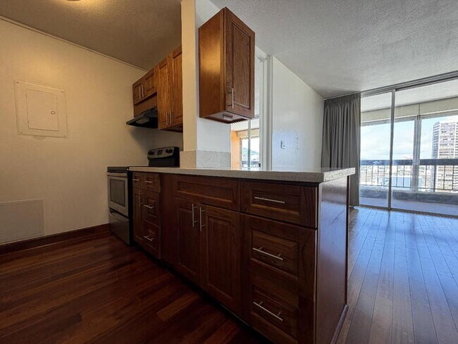 Foto del edificio - To register for the showing time below, note the 4 digit code: 4243 and click "APPLY NOW."(mobile...