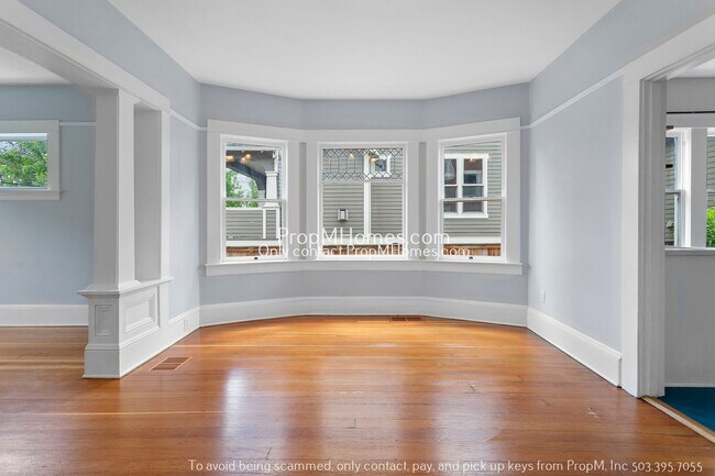 Foto del edificio - Ground Level Two Bedroom Duplex In The Heart Of NE Portland!