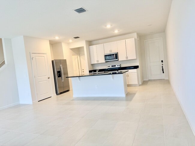 Building Photo - 586 Salisbury Cir