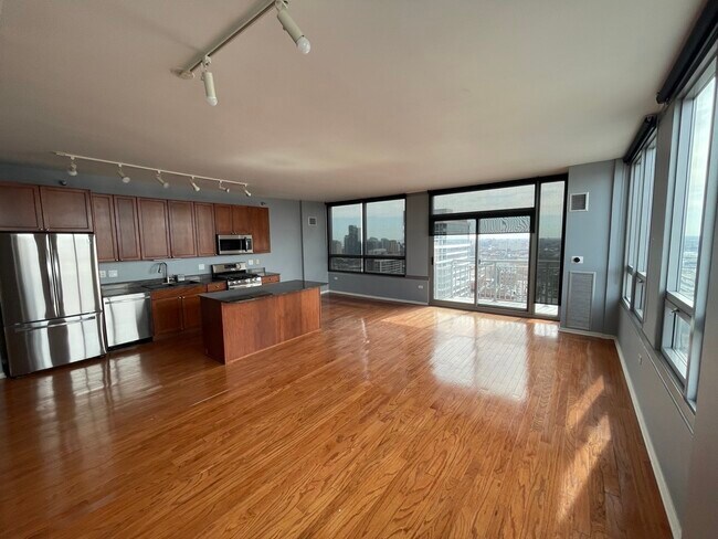 Building Photo - 701 S Wells St