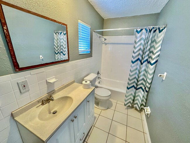 Building Photo - 5841 Sun Glo Ave