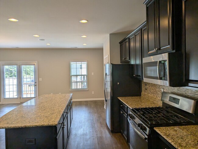 Foto del edificio - Move-in ready, Townhome Located in the Cit...