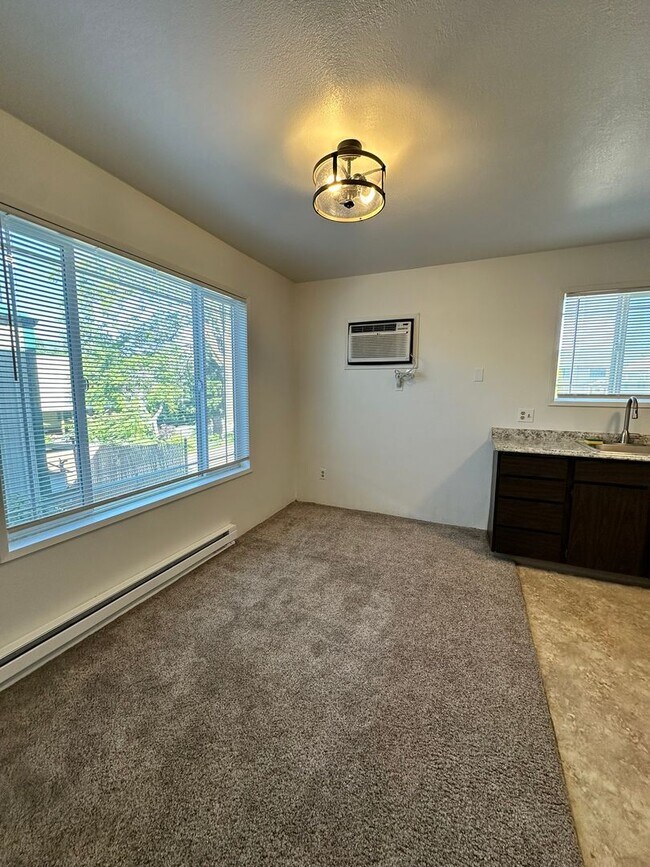 Foto del edificio - 939 N Baker Ave