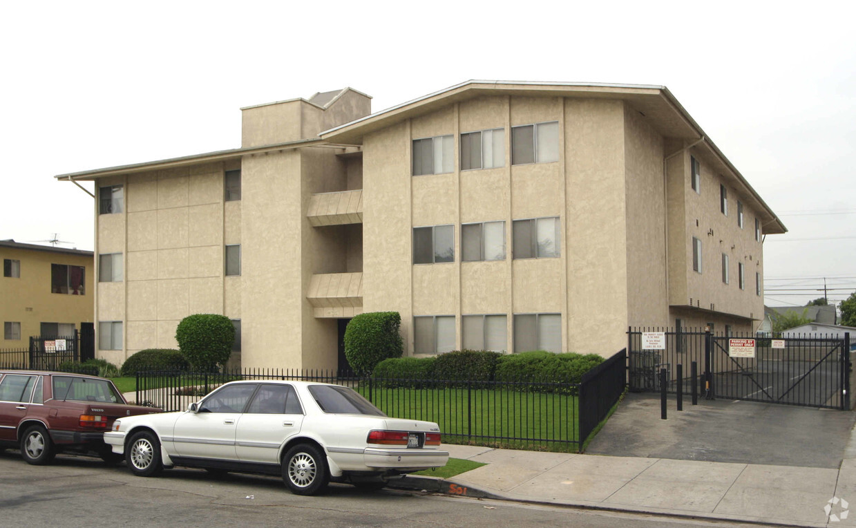 Building Photo - 1809 S Van Ness Ave