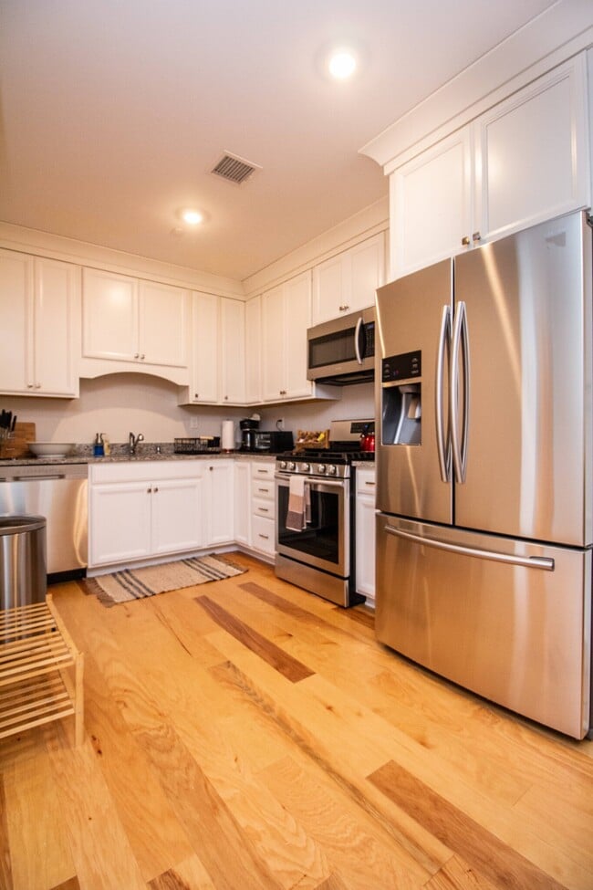 Building Photo - 1008 Tremont St