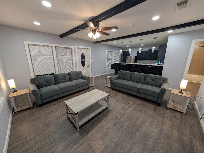 Foto del edificio - 406 Goliad St