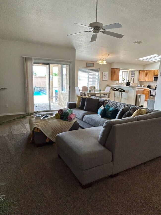Building Photo - Winter Furnished Pool Home!