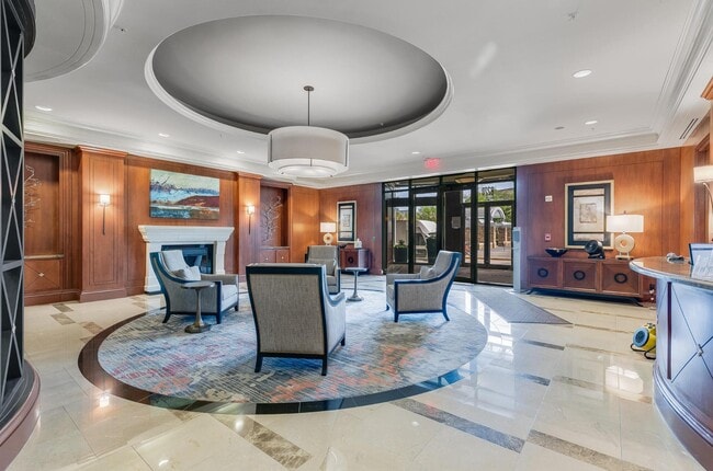 Foto del edificio - 8220 Crestwood Heights Dr