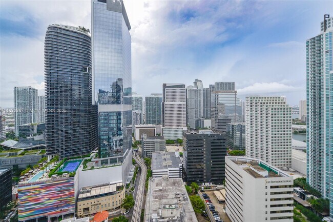 Building Photo - 1010 Brickell Ave